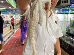 -三亚新鸿港水果一级批发市场