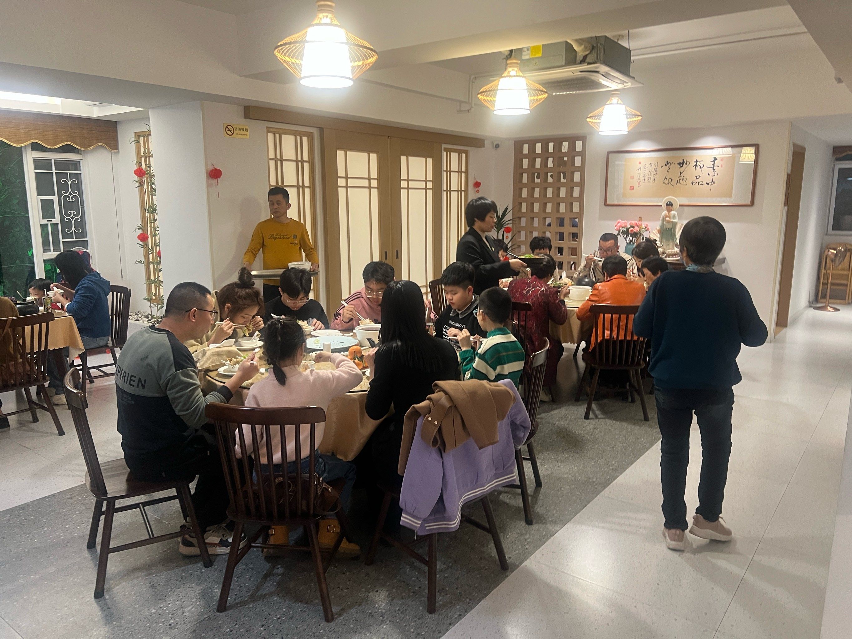 大家族的聚会很开心