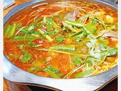 -野山舂·贵州现舂酸汤火锅(鸿通城店)