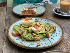 牛油果煮蛋吐司-RAC BAR(安福路店)