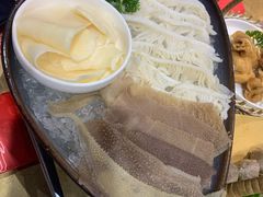 -左庭右院鲜牛肉火锅(金山万达店)