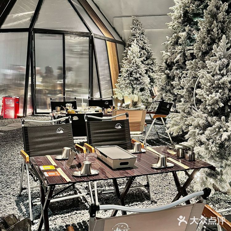 哈尔滨下雪的烧烤店也太浪漫了～