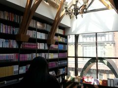 -钟书阁(松江泰晤士小镇店)