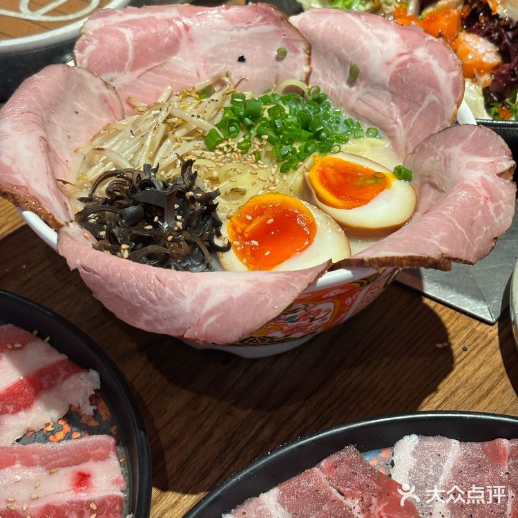 家人们！这家烤肉店的小狗🦮好乖啊！！