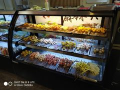 面包甜点陈列柜-高彩明麻辣烫串串香·老字号(西华门店)