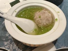 芦蒿清炖狮子头-扬州香格里拉·香宫中餐厅