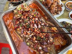 -丹水桥地锅鱼·翘嘴鲌·地方特色全鱼宴(丹江口大坝店)