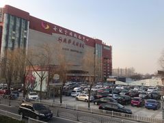 -世纪金源购物中心东区-停车场