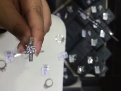 威德钻石-克拉钻专家&D色大本营-威德钻石-克拉钻大本营(南京东路店)