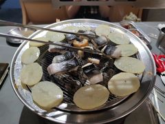 -围炉肉舍•炭烤活鳗•丹东海鲜烤肉(步行街店)