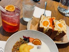 草莓燕麦酸奶碗-Two Birds One Stone·一石二鸟(诚品生活店)