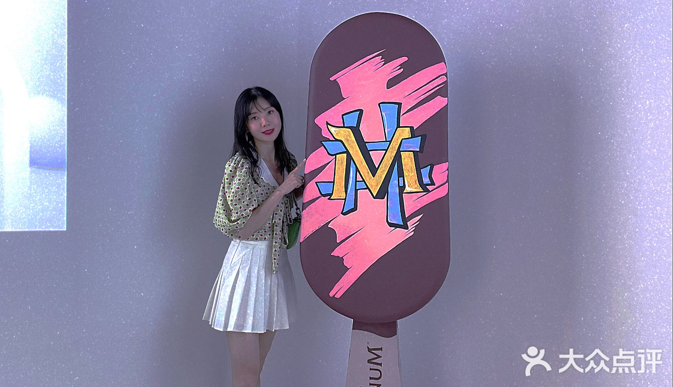 井柏然带你逛梦龙欢愉展｜定制喷绘涂鸦冰激凌🍦