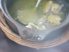 正宗两年土鸡汤（半只）-李东农庄(中南百草园地标店)