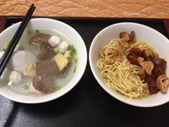 -松树干拌面店