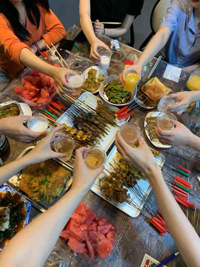 宝生烧烤(傅家坡店)-"就在小区旁边,底下一排烧烤店,这家店人还.