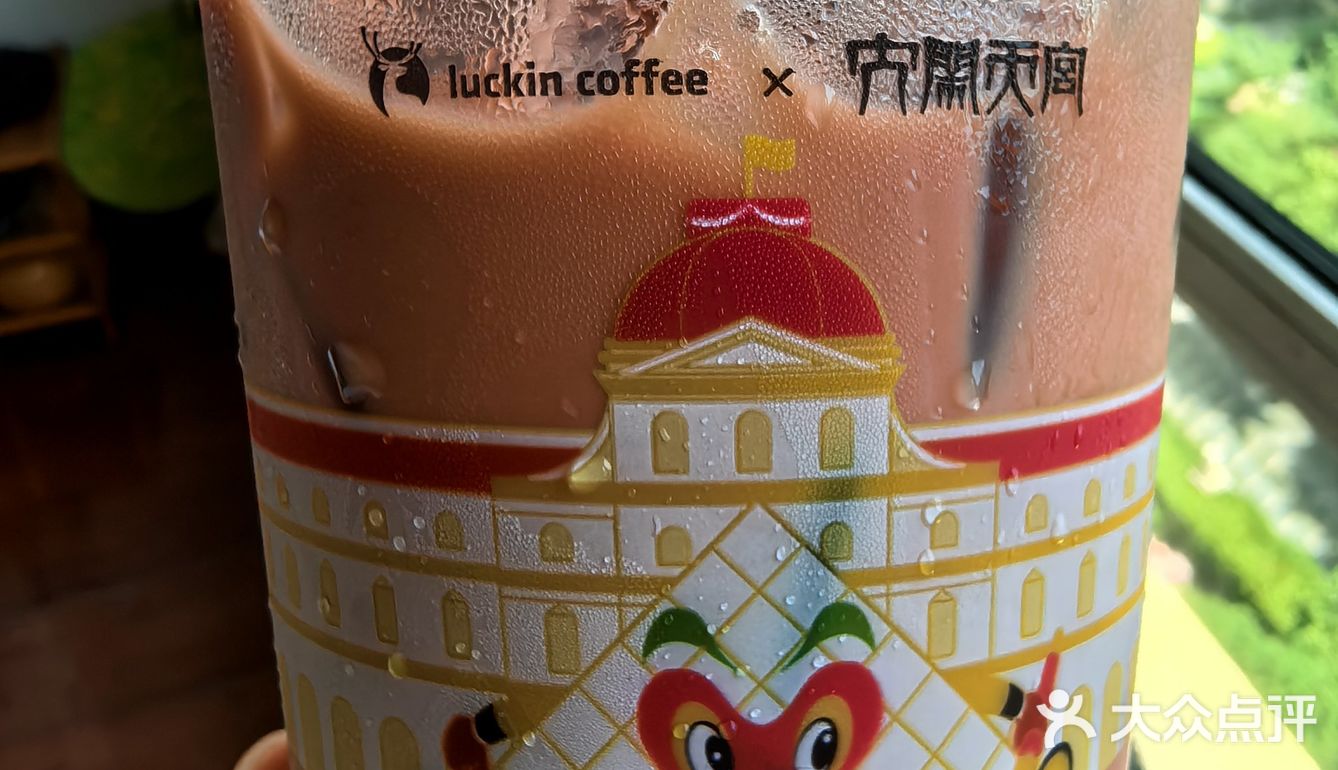 被太阳蒸烤后的救命饮～塞纳莓莓拿铁❗