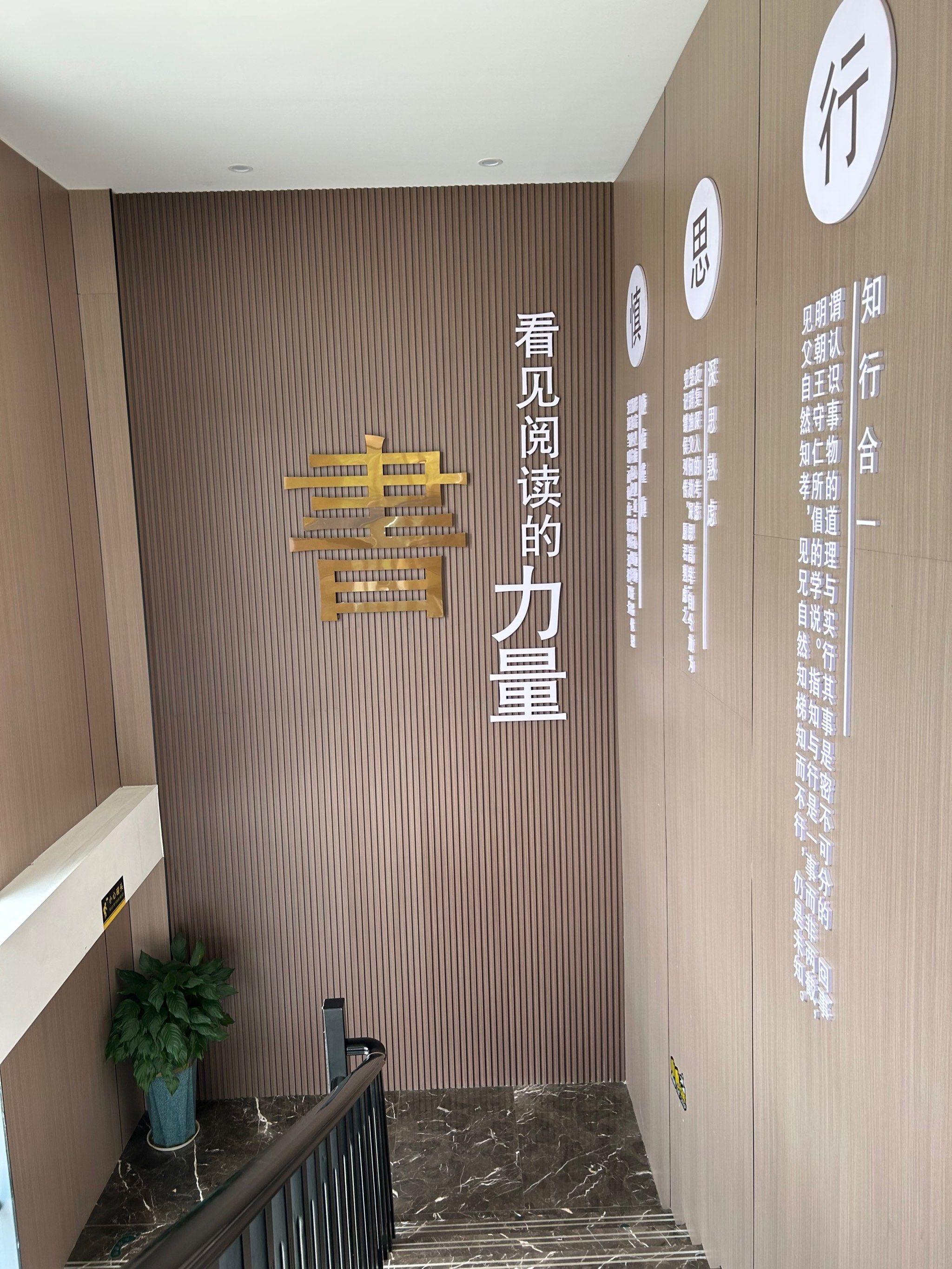 柴桑区高颜值玻璃房图书馆