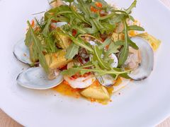 温热海鲜沙拉配牛油果-Mercato莫卡多露台餐厅与酒吧(K11店)