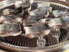 -围炉肉舍•炭烤活鳗•丹东海鲜烤肉(步行街店)