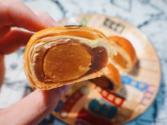 莲蓉蛋黄酥-鲍师傅糕点(观前街店)