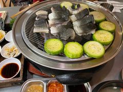 -围炉肉舍•炭烤活鳗•丹东海鲜烤肉(步行街店)