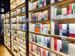 -猫的天空之城概念书店(杭州南宋御街店)