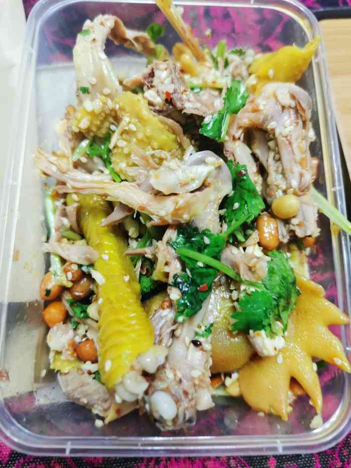 老牌脆皮手撕鸡-"家楼下新开的手撕鸡摊位,就在新秀小学正对.