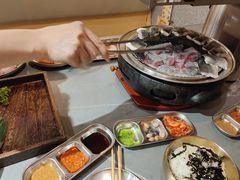 -围炉肉舍丹东海鲜烤肉·烤活鳗(步行街店)