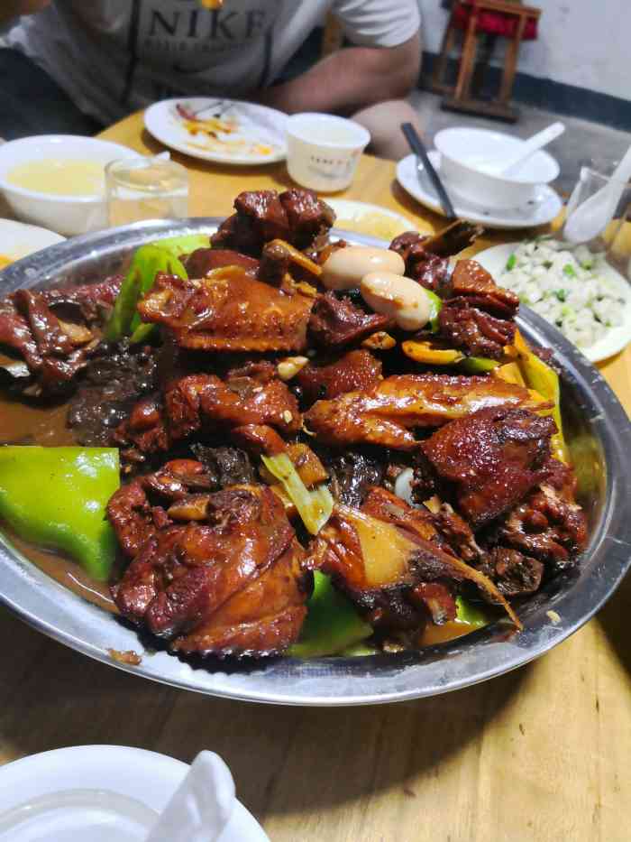 鑫盛劈柴院-"性价比极高的餐馆～相信一定是当地人喜欢去.