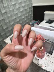 -花岐款式专研健康美甲沙龙