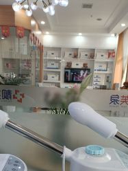 -靓芙泉专研痘痘肌