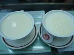 双皮奶，姜汁撞奶-义顺牛奶公司(庇利金街店)