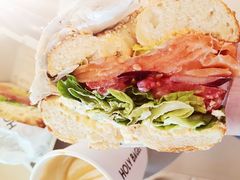烟熏三文鱼贝果-HOLY BAGEL(苏河店)