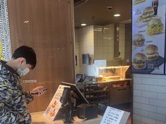 -麦当劳(莘松路芭比伦DT店)