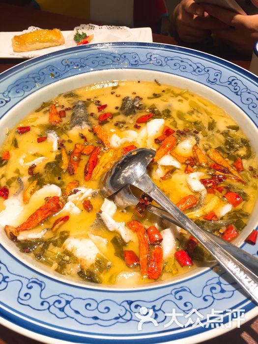 悦心餐厅招牌酸菜鱼图片 - 第1张