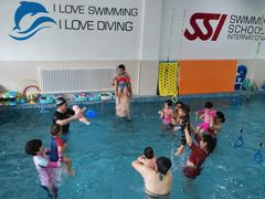 -爱乐游亲子游泳俱乐部