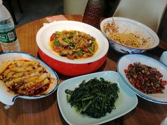 -有红鸡毛店·川菜(建设路店)