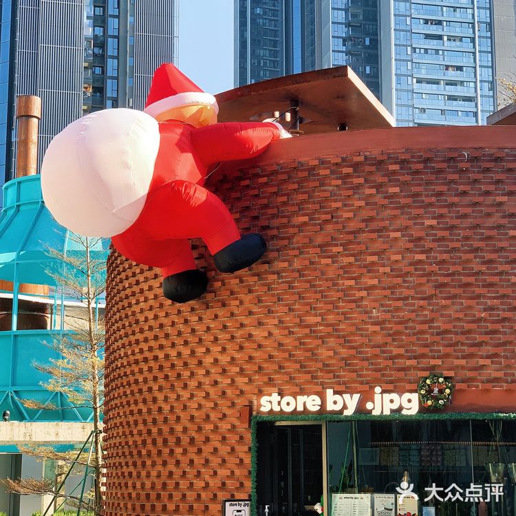 独栋的复古红砖咖啡店圣诞新品叮叮铛