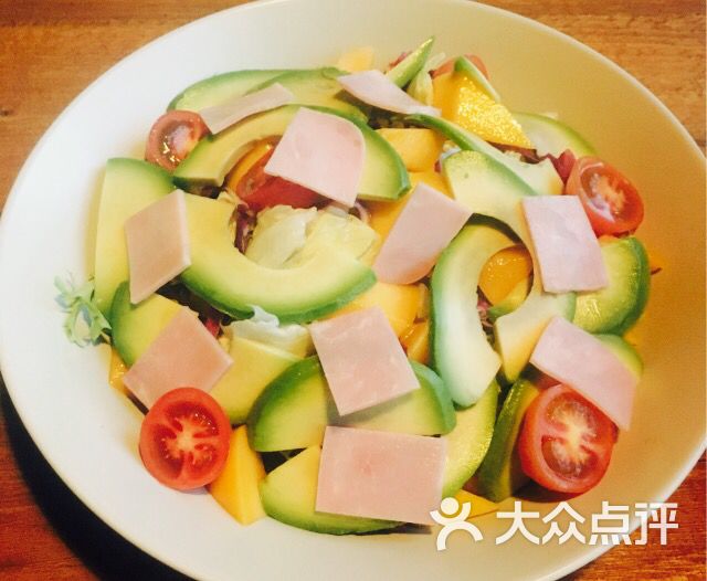 牛油果芒果沙拉