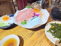 -老牌坊云南鱼豆花火锅(爱建店)