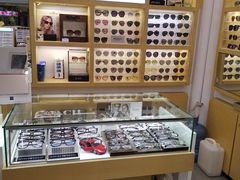 -美式眼镜·授权蔡司.依视路.尼康.豪雅.明月(人民广场店)