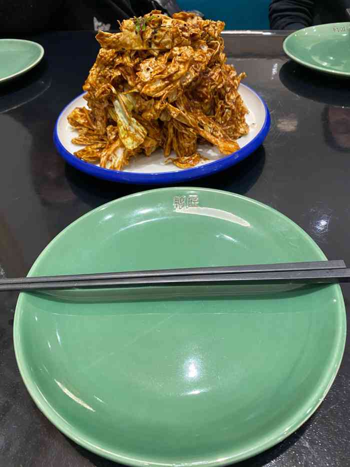 新开业不是太久的一家北京菜馆,原来的天外天,装修是上一个档次了