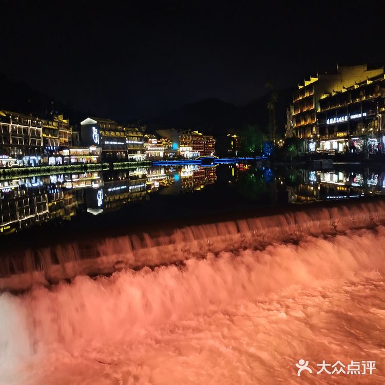 凤凰古城的夜景