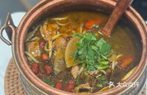 Yunnan Pickled Mustard Greens with Beef Shank Rice Noodles in Small Pot