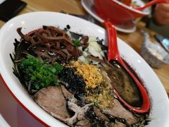 博多黑芝麻炸蒜豚骨拉面-博多豚屋拉面