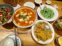 -老滇山寨•云南特色菜•地方菜•民族风情歌舞表演(金碧店)