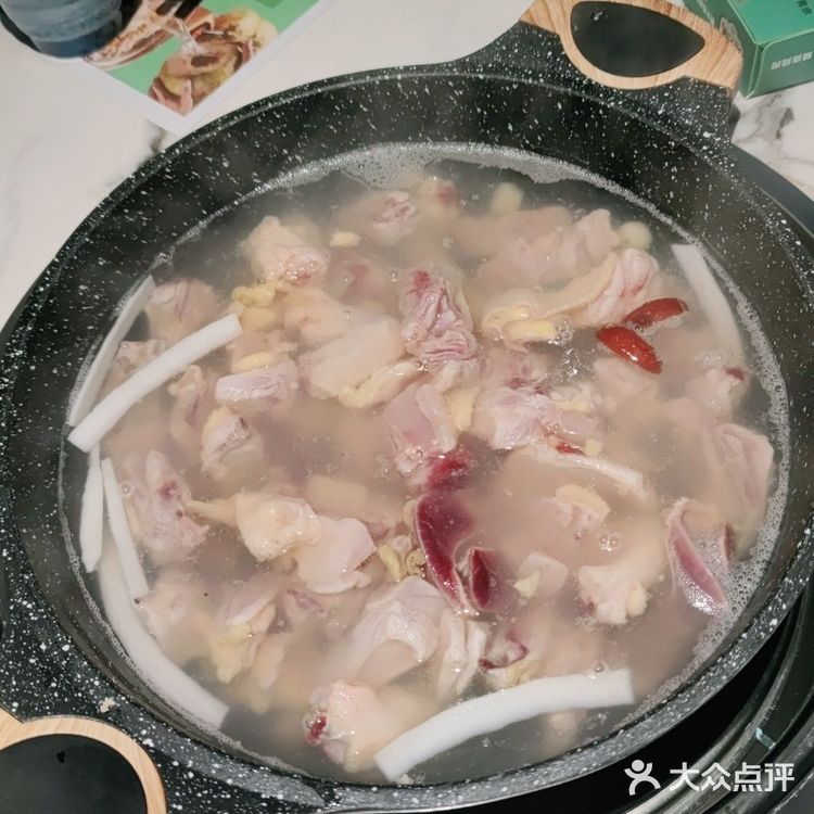 带一家人来本月吃椰子鸡煲仔饭