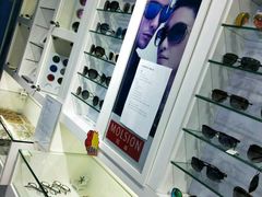 -提一眼镜·蔡司·依视路(小寨店)
