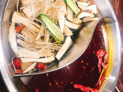 菌香鸳鸯锅-晓宇重庆火锅(赛格国际购物中心店)