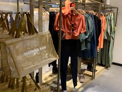 -URBAN REVIVO(济南领秀城贵和购物中心店)